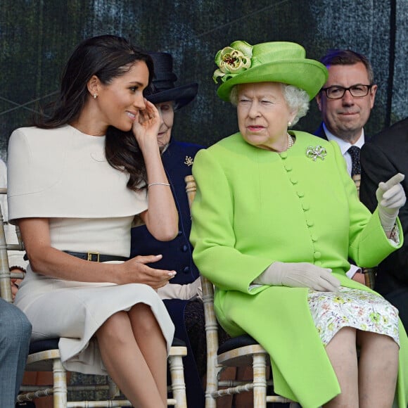 Meghan Markle, duchesse de Sussex, effectue son premier déplacement officiel avec la reine Elisabeth II d'Angleterre, lors de leur visite à Chester.