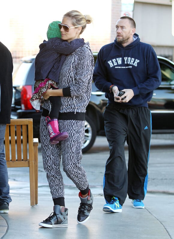 Heidi Klum, son petit ami Martin Kristen et sa fille Lou se rendent chez Starbucks a Brentwood le 28 Decembre 2012.
