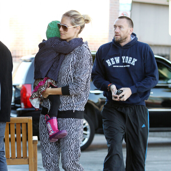 Heidi Klum, son petit ami Martin Kristen et sa fille Lou se rendent chez Starbucks a Brentwood le 28 Decembre 2012.