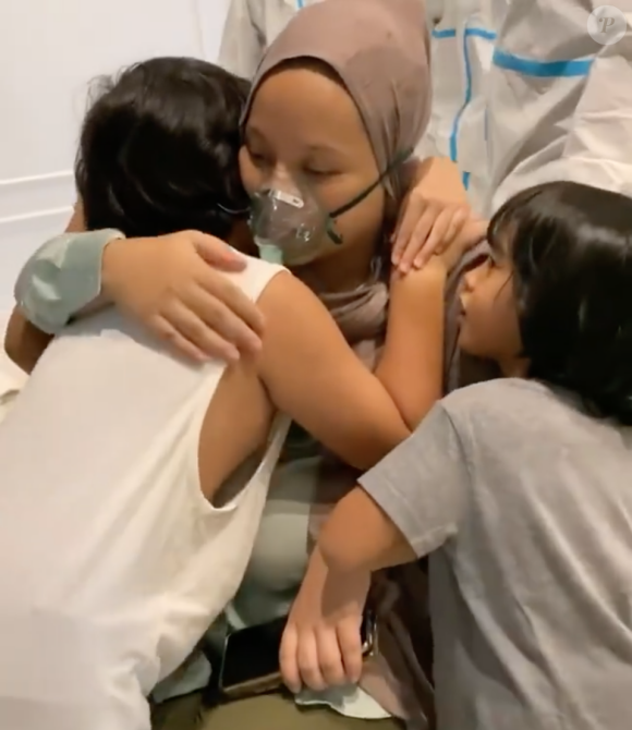 Les derniers moments de la chanteuse Siti Sarah Raissuddin avec ses enfants. Août 2021.