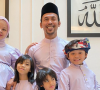 Siti Sarah Raissudin, son mari Shuib Sepahtu et leurs trois enfants. Juillet 2021.