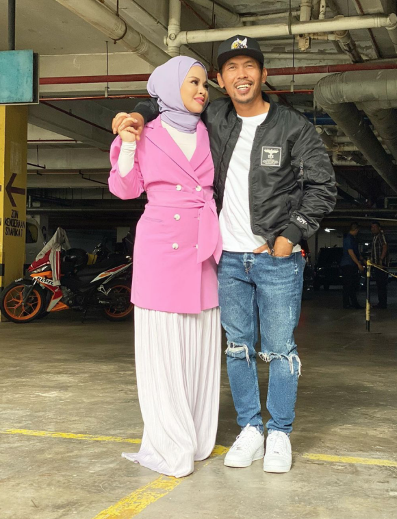 Siti Sarah Raissudin et son mari Shuib Sepahtu. Décembre 2020.