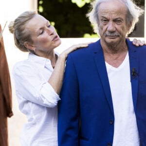 Estelle Lefébure et Patrick Chesnais lors de la représentation de la pièce de théâtre "L'invitation" au Festival de Ramatuelle. Le 5 août 2021 © Cyril Bruneau / Festival de Ramatuelle / Bestimage