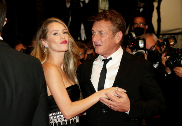 Sean Penn et sa fille Dylan Penn à la montée des marches du film "Flag Day" lors du 74ème Festival International du Film de Cannes. Le 10 juillet 2021 © Borde-Jacovides-Moreau / Bestimage