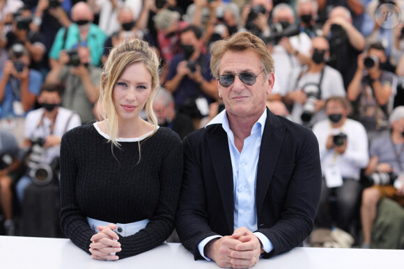 Sean Penn et sa fille Dylan Penn au photocall du film "Flag Day" lors du 74ème festival international du film de Cannes le 11 juillet 2021 © Borde / Jacovides / Moreau / Bestimage