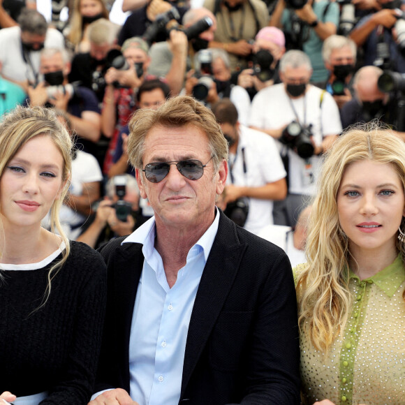 Katheryn Winnick, Sean Penn et Dylan Penn au photocall du film "Flag Day" lors du 74ème festival international du film de Cannes le 11 juillet 2021 © Borde / Jacovides / Moreau / Bestimage