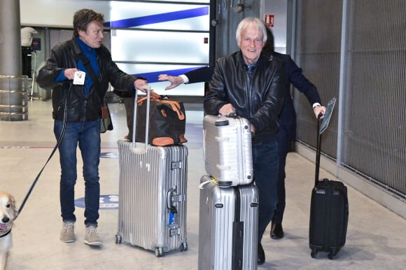 Exclusif - Dave et son mari Patrick Loiseau arrivent à l'aéroport de CDG à Paris le 25 février 2020. 