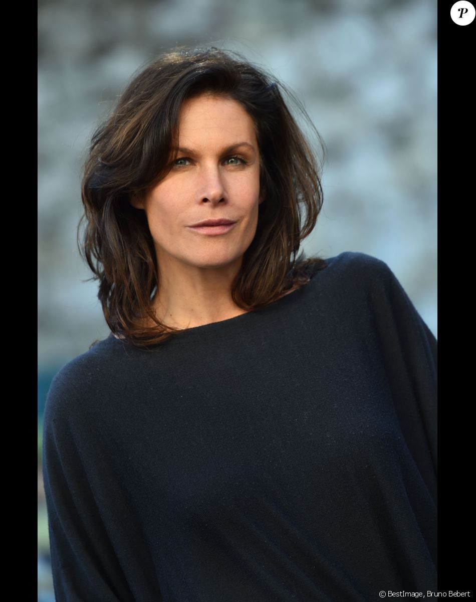 Astrid Veillon participe à la campagne "Lecture pour tous" au collège Ségurane à Nice le 6 février 2017. © Bruno Bebert / Bestimage