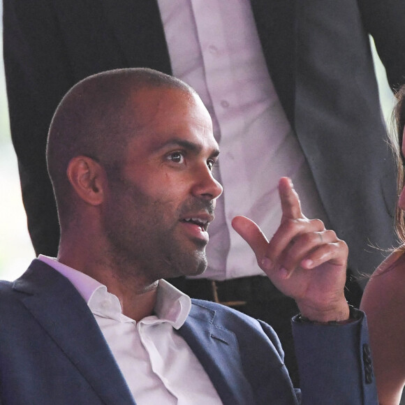 Tony Parker et sa compagne Alizé Lim - Tony Parker devient l'ambassadeur des courses hippiques en France et lance une série sur la chaine Equidia à l'Hippodrome ParisLongchamp le 17 juin 2021. © Coadic Guirec / Bestimage