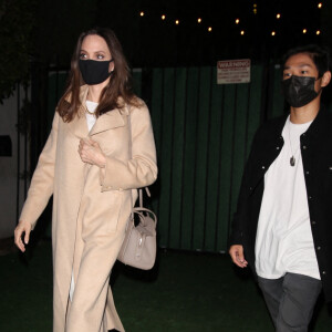 Exclusif - Angelina Jolie est allée diner avec son fils Pax au restaurant Nobu dans le quartier de Malibu à Los Angeles, le 12 août 2021.