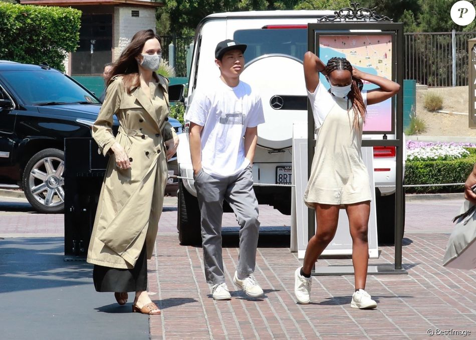 Exclusif - Angelina Jolie est allée faire du shopping avec Zahara et