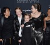 Angelina Jolie a profité d'une nouvelle soirée détente avec un de ses enfants, Pax (tout à gauche).