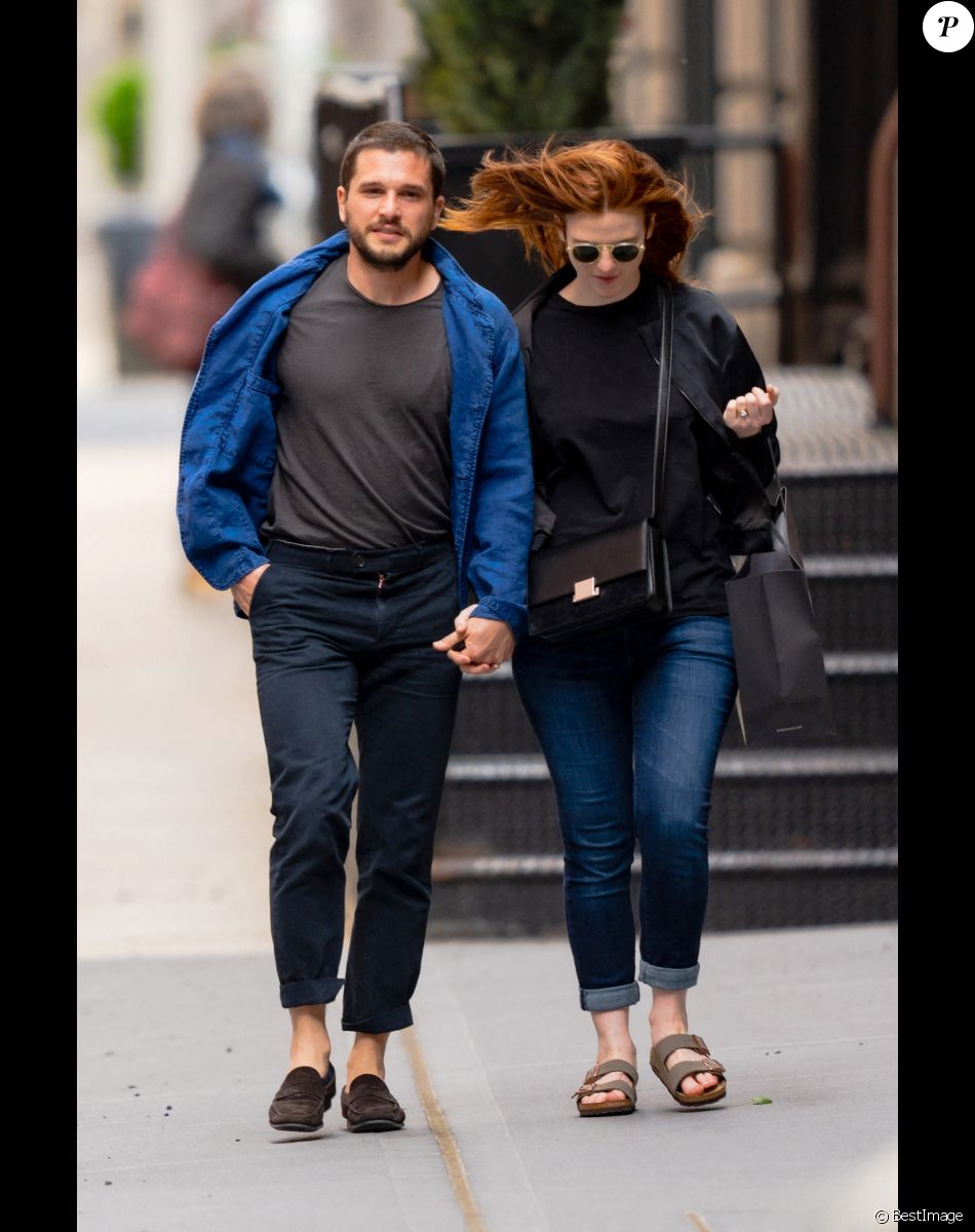 Kit Harington et sa femme Leslie Rose font du shopping à New York City, New York, Etats-Unis, le 30 avril 2021.