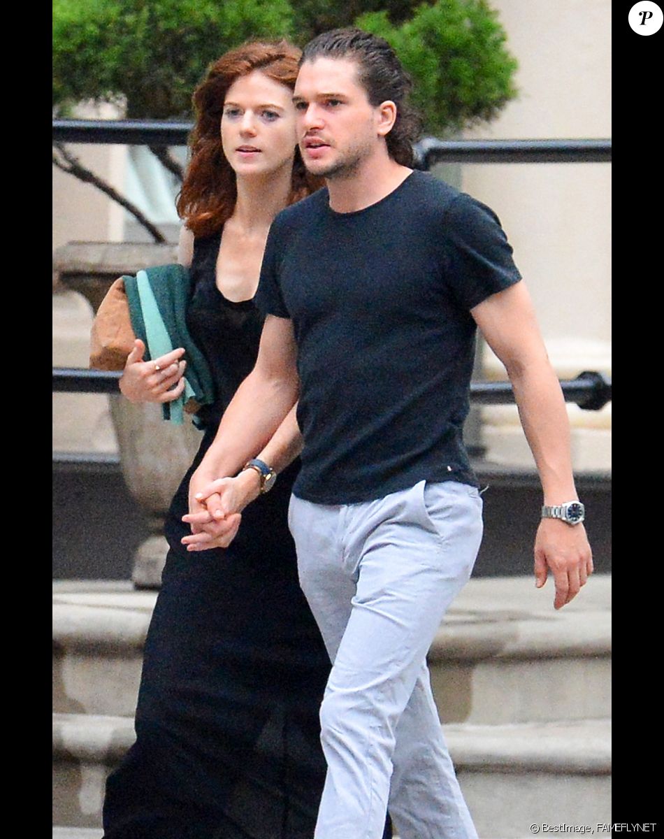 Kit Harington se promène avec sa compagne Rose Leslie à New York le 1er septembre 2016.