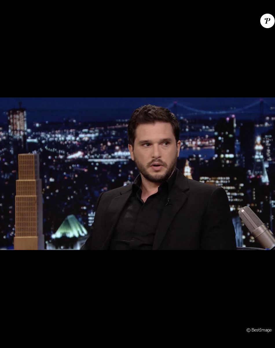 Kit Harington (Game of Thrones) sur le plateau de l'émission "Tonight Show". Le 13 août 2021.