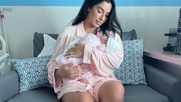 Liam Di Benedetto gaga de sa fille Sharly : 1 mois de vie, craquantes photos du bébé