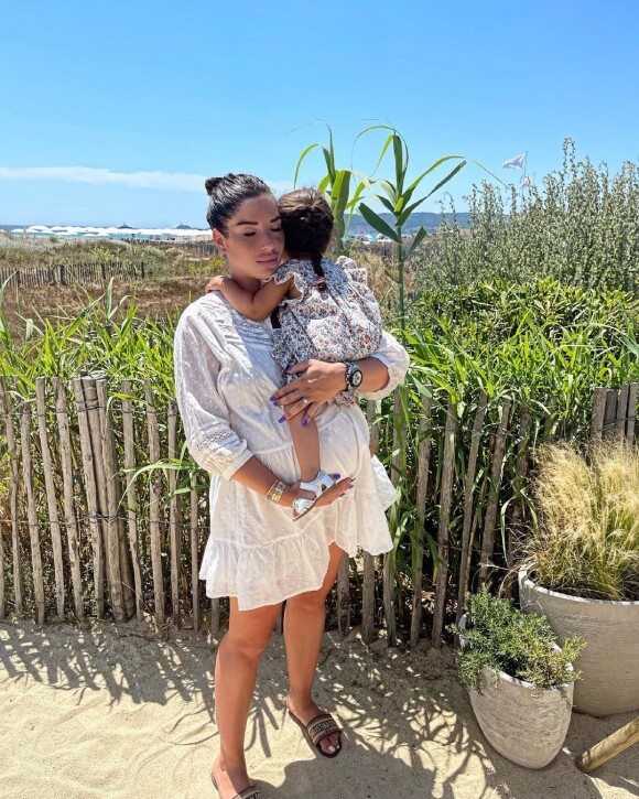Liam Di Benedetto maman gaga : elle partage de nombreux clichés de sa fille Sharly à l'occasion de son premier mois d'anniversaire.