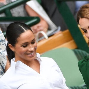 Catherine (Kate) Middleton, duchesse de Cambridge, Meghan Markle, duchesse de Sussex, sont dans les tribunes lors de la finale femme de Wimbledon "Serena Williams - Simona Halep (2/6 - 2/6) à Londres le 13 juillet 2019. © Chryslène Caillaud / Panoramic / Bestimage 