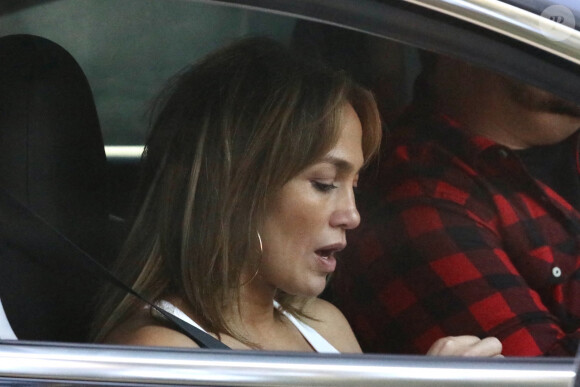 Exclusif - Jennifer Lopez est allée chez son compagnon Ben Affleck pour un cours d'arts martiaux dans le quartier de Brentwood à Los Angeles, le 12 août 2021.
