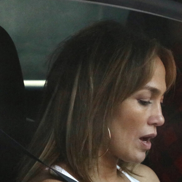 Exclusif - Jennifer Lopez est allée chez son compagnon Ben Affleck pour un cours d'arts martiaux dans le quartier de Brentwood à Los Angeles, le 12 août 2021.