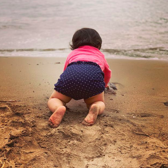 Karine Ferri est en vacances en Corse. Elle a rendu hommage à sa fille Claudia pour son 3e anniversaire, le 16 juillet 2021.