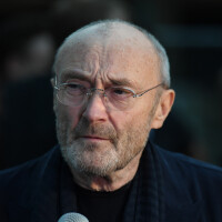 Phil Collins méconnaissable ? Une vidéo inquiète grandement ses fans