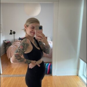 Coeur de Pirate enceinte sur Instagram. Le 17 août 2021.