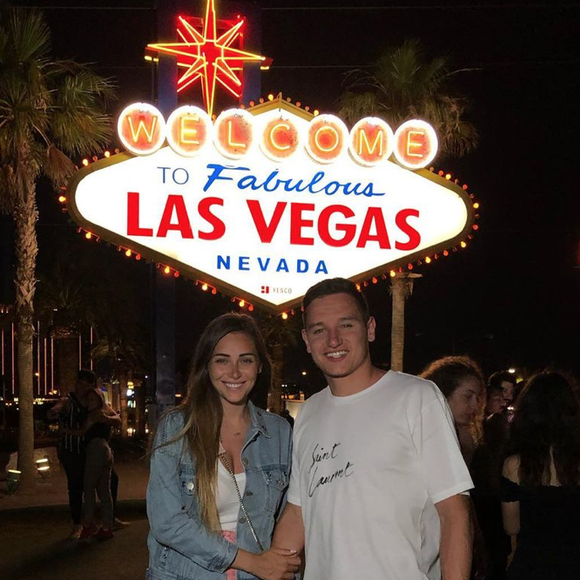 Charlotte Pirroni et son compagnon Florian Thauvin à Las Vegas. Août 2021.