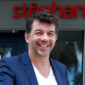 Exclusif - Stéphane Plaza pose dans sa nouvelle agence immobilière à Six Fours