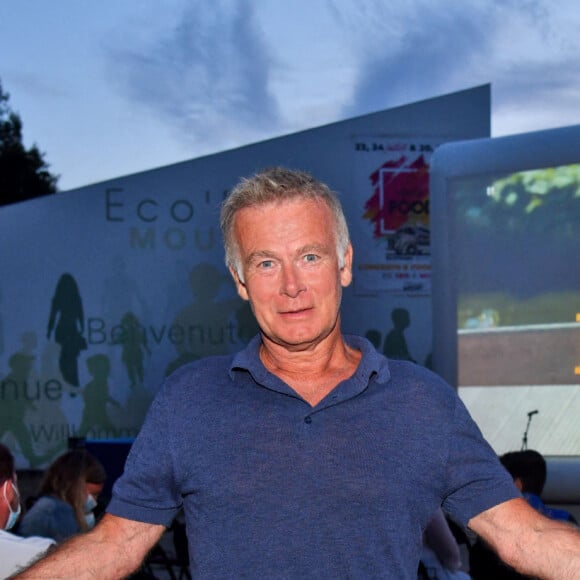 Franck Dubosc durant la projection en plein air à l'Eco park de Mougins, de son film : "Le sens de la Famille", avec Alexandra Lamy, qui partage l'affiche avec lui. © Bruno Bebert/Bestimage 