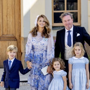 La princesse Madeleine de Suède, son mari Christopher O'Neill, Le prince Nicolas, la princesse Adrienne, la princesse Leonore - La famille royale suédoise au baptême du prince Julian, duc de Halland au château de Drottningholm sur l'île de Lovön à Ekero en Suède le 14 août 2021