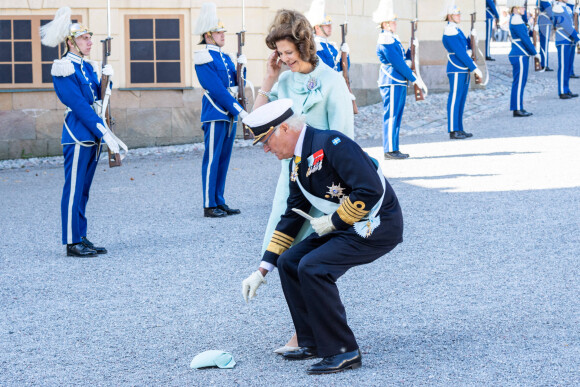 Le roi Carl Gustav de Suède et la reine Silvia de Suède - La famille royale suédoise au baptême du prince Julian, duc de Halland au château de Drottningholm sur l'île de Lovön à Ekero en Suède, le 14 août 2021.