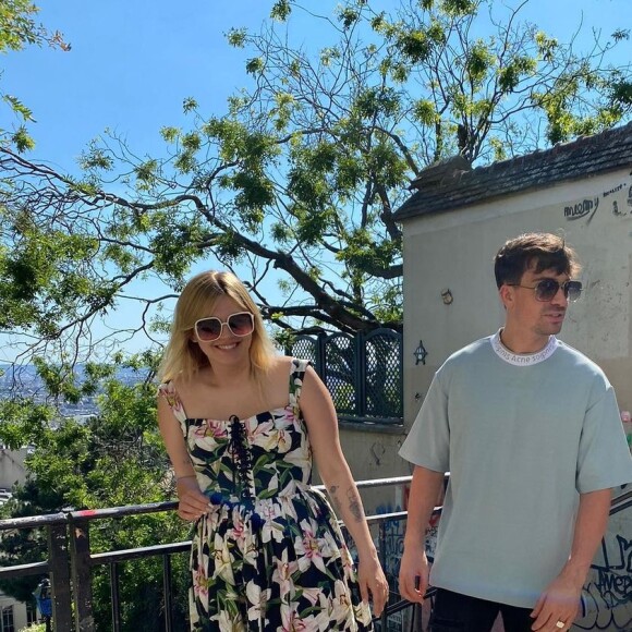 Louane dévoile un nouveau cliché de son chéri Florian Rossi sur Instagram.