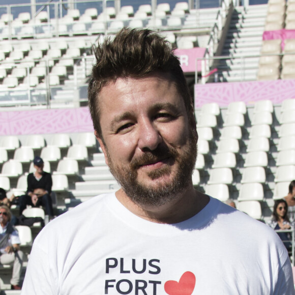 Bruno Guillon - Pour la 12ème année consécutive, l'association "Plus fort la vie" créée par JC Darmon, a organisé un match de football en présence de nombreuses personnalités au stade Jean Bouin à Paris, le 15 octobre 2017. Ce match, soutenu par de nombreux sponsors, a permis une très belle recette qui viendra en aide aux enfants de l'association. © Pierre Perusseau/Bestimage