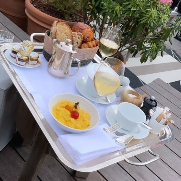 Alexandra Lamy et sa fille Chloé Jouannet s'offrent un week-end entre filles à Paris.