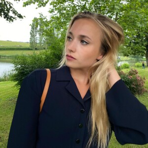 Alexandra Lamy et sa fille Chloé Jouannet s'offrent un week-end entre filles à Paris.