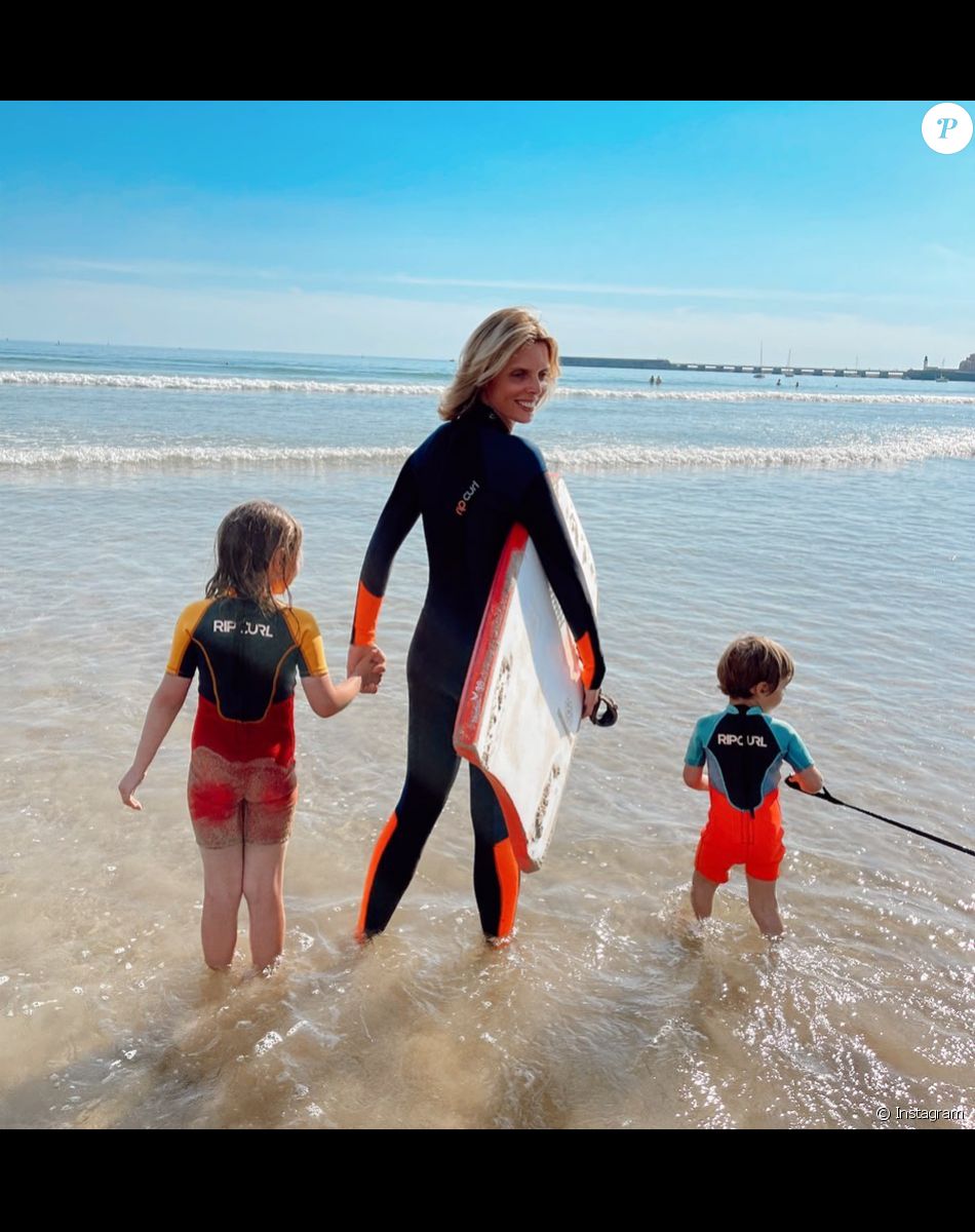 Sylvie Tellier en vacances avec son mari Laurent et ses enfants Oscar (né de sa relation avec son ex-époux), Margaux et Roméo.