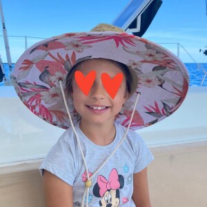 Sylvie Tellier en vacances avec son mari Laurent et ses enfants Oscar (né de sa relation avec son ex-époux), Margaux et Roméo.