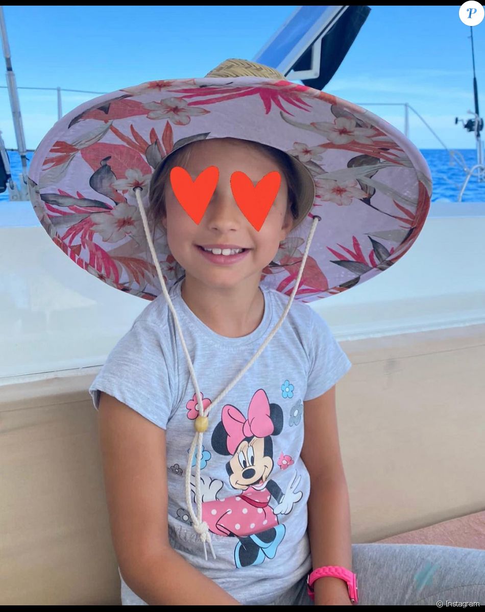 Sylvie Tellier en vacances avec son mari Laurent et ses enfants Oscar (né de sa relation avec son ex-époux), Margaux et Roméo.