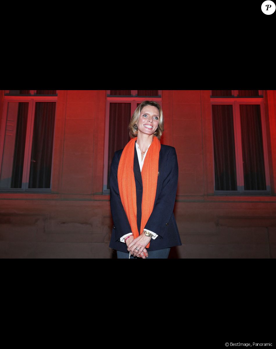Sylvie Tellier, directrice générale de la société Miss France lors de l'illumination en orange du ministère de l'Intérieur pour symboliser la lutte contre les violences faites aux femmes le 23 novembre 2020. © Panoramic / Bestimage
