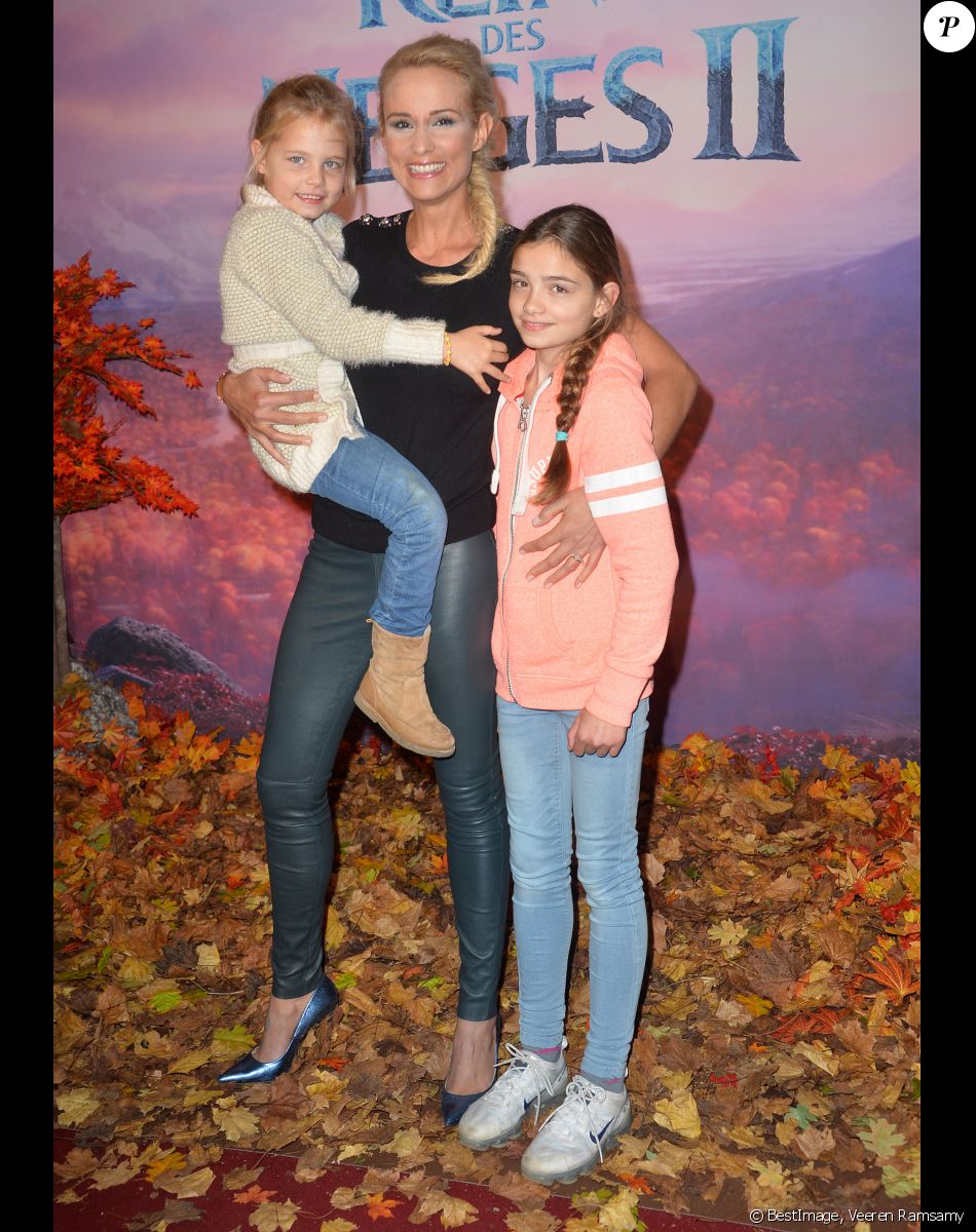 Elodie Gossuin et ses filles Rose et Joséphine Lacherie - Projection exceptionelle de "La Reine des Neiges 2 " au Grand Rex à Paris le 13 novembre 2019. © Veeren Ramsamy/Bestimage