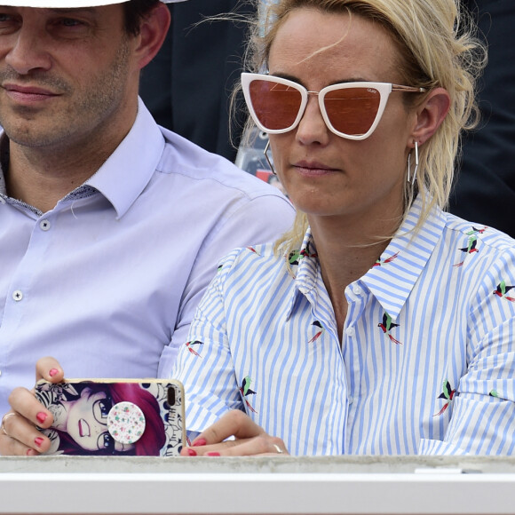 Elodie Gossuin et son mari Bertrand Lacherie dans les tribunes lors des internationaux de tennis de Roland Garros à Paris, France, le 4 juin 2019. © Jean-Baptiste Autissier/Panoramic/Bestimage