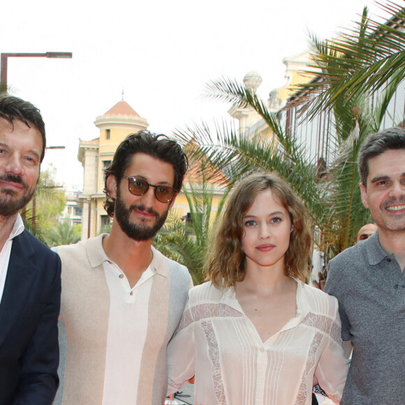 Samuel Le Bihan, Pierre Niney, Lou de Laâge et Yann Gozlan à la première du film "Boite Noire" dans le cadre du Festival CINEROMAN au cinéma Pathé Gare du Sud à Nice, France, le 19 juin 2021. © Denis Guignebourg/Bestimage