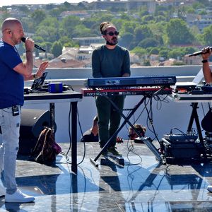Exclusif - Le groupe I AM en répétition - Enregistrement de l'émission de télévision "Du son sur les toits" à Marseille, sur le toit du MAMO (Centre d'art de la Cité radieuse de Marseille), qui sera diffusée le 26 août sur France 2 puis sur Culture Box. Le 27 mai 2021 © Bruno Bebert / Bestimage 
