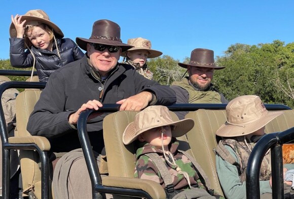 Le prince Albert de Monaco, ses enfants le prince Jacques et la princesse Gabriella en Afrique du Sud, sur Instagram en juin 2021.