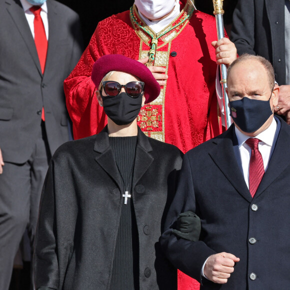 Le prince Albert II de Monaco, la princesse Charlène de Monaco - Le couple princier a assisté à la messe de Sainte Dévote à la cathédrale de Monaco le 27 janvier 2021. © Jean-Charles Vinaj / Pool Monaco / Bestimage