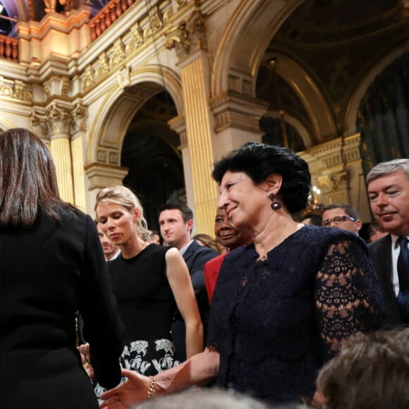 Emmanuel Macron, Anne Hidalgo, Thiphaine Auzière et Françoise Noguès-Macron - Le président de la République française E. Macron à l'hôtel de ville de Paris pour une cérémonie avec la maire de Paris A. Hidalgo, à Paris, France, le 14 mai 2017. © Dominique Jacovides-Sébastien Valiela/Bestimage