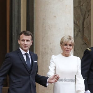 Le président de la république, Emmanuel Macron et la première dame, Brigitte Macron reçoivent Sergio Mattarella, Président de la République italienne et sa fille Laura Mattarella pour un dîner d'Etat au palais de l'Elysée, Paris, le 5 juillet 2021. © Stéphane Lemouton / Bestimage