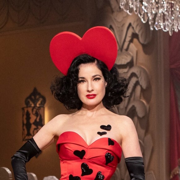 Dita von Teese - Défilé de mode femme Automne-Hiver 2021-2022 de Moschino à Milan. Le 25 février 2021