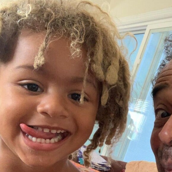 Yannick Noah et son petit-fils Nohea.